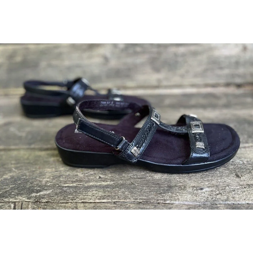 NEW Minnetonka Prescott Leather Studded Sandals Womens 6 Black Goth Witchy Biker